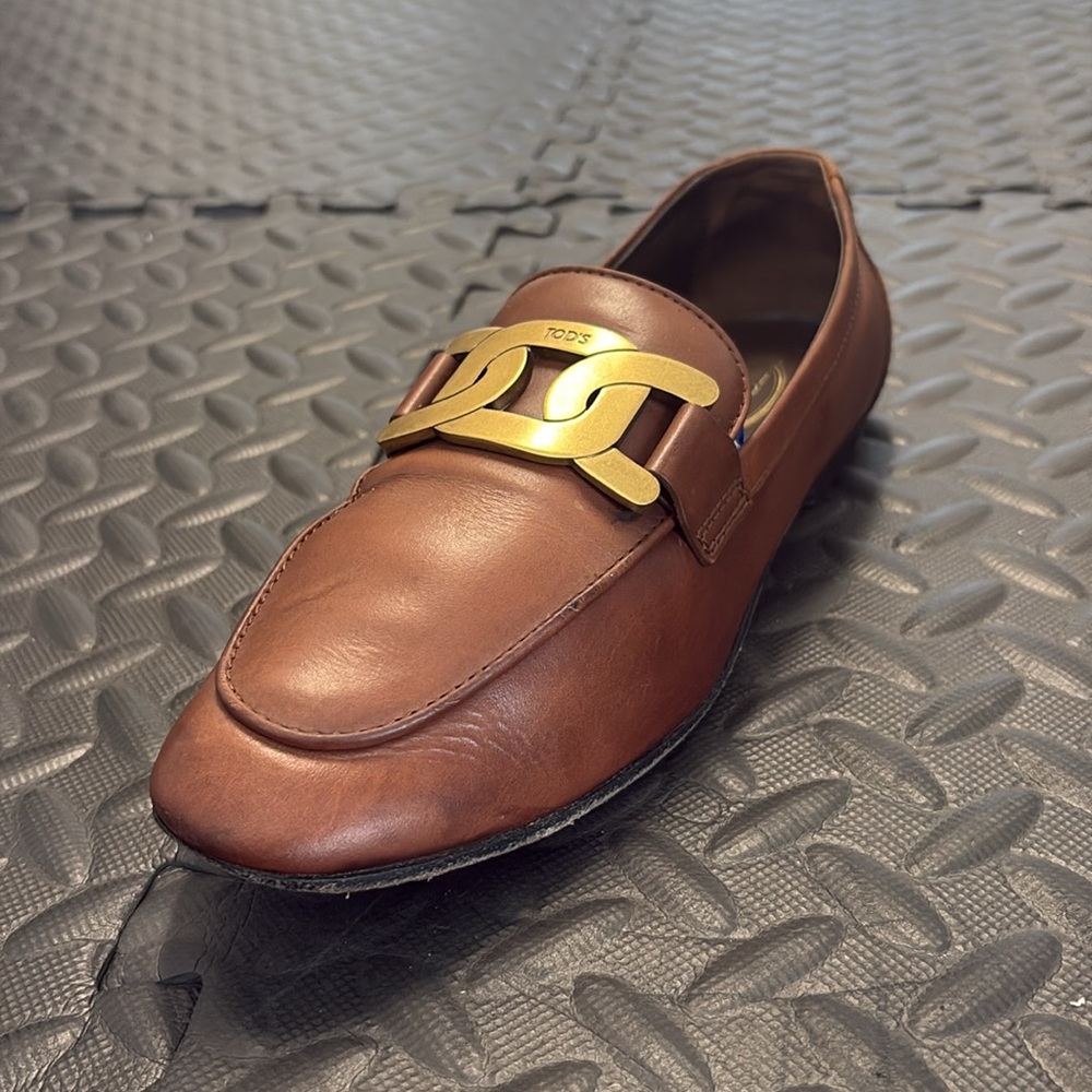 Tod's Women’s Leather Loafers with Gold Chain size 36.5 - Picture 3 of 11
